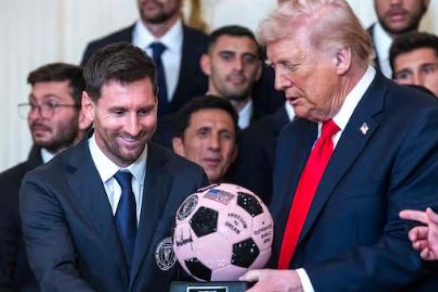 রোনালদোর প্রশংসায় ট্রাম্প, অপ্রস্তুত মেসি