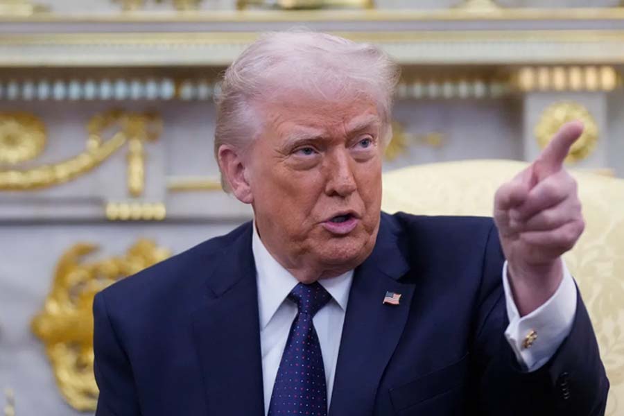 নিঃশর্ত আত্মসমর্পণ ছাড়া ইরানের সঙ্গে চুক্তি নয়: ট্রাম্প