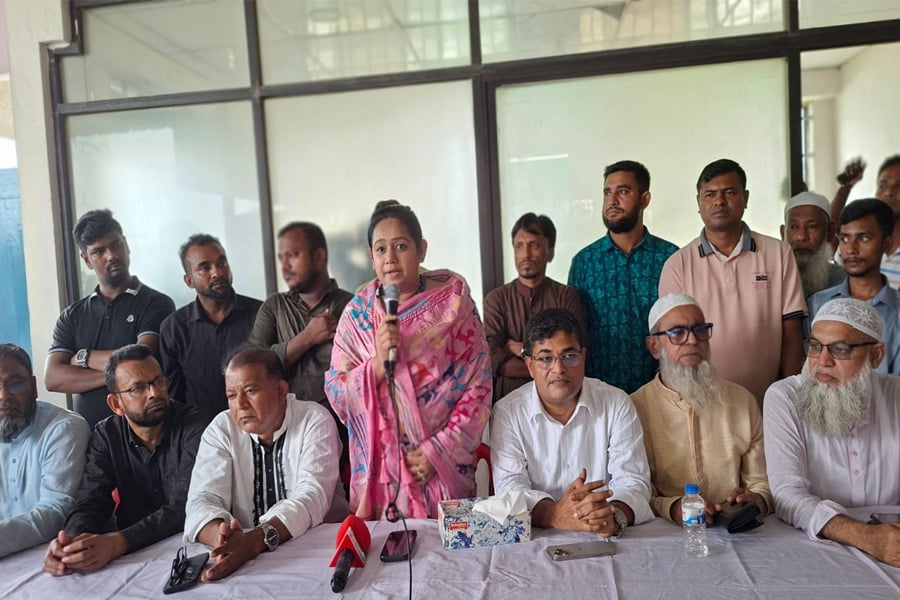 মিরপুরের কাউন্দিয়া সিন্নিরটেক ল্যান্ডিং স্টেশনের ইজারাদারের কার্যক্রমের শুভ উদ্বোধনে বক্তব্য দেন সানজিদা ইসলাম তুলি। ছবি: ভিওডি বাংলা