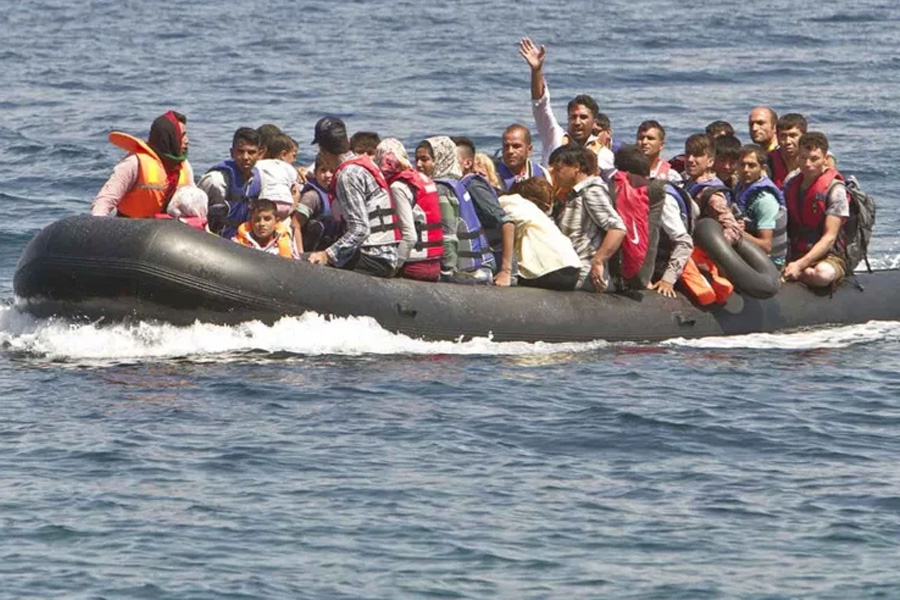 তিউনিসিয়ার উপকূলে নৌকাডুবি: ৪০ অভিবাসীর মৃত্যু