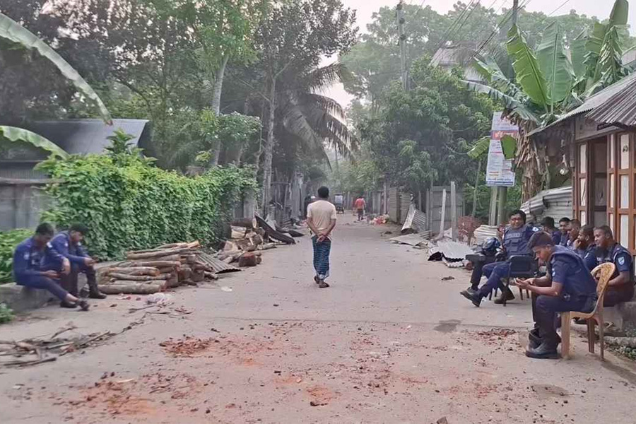 মাদারীপুরে কিশোর গ্যাং সংঘর্ষ, শতাধিক ককটেল বিস্ফোরণ