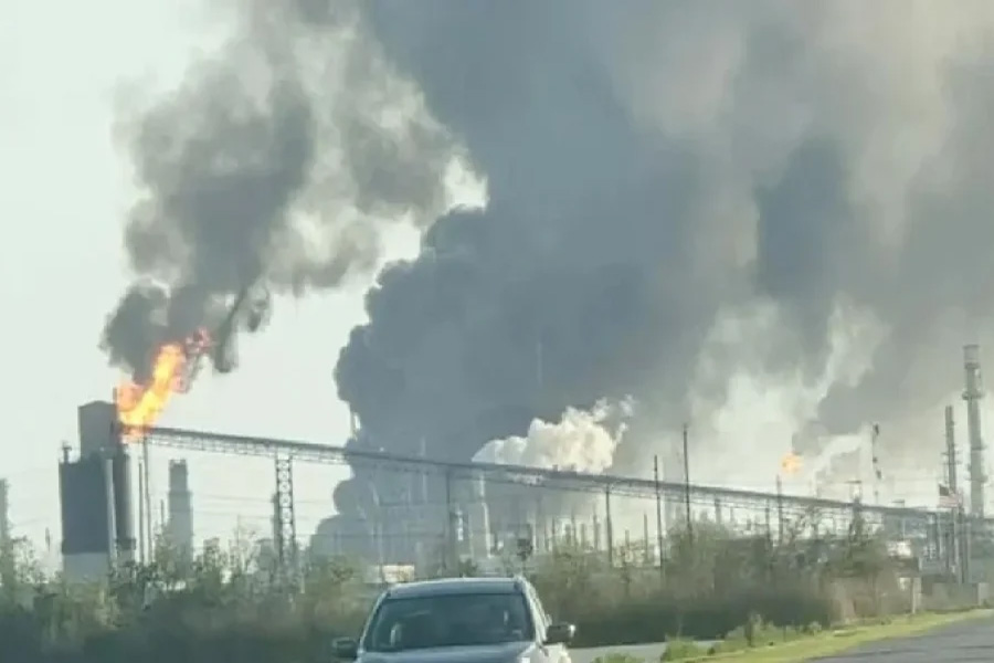 যুক্তরাষ্ট্রের টেক্সাসে ভালেরো তেল শোধনাগারে ভয়াবহ বিস্ফোরণ