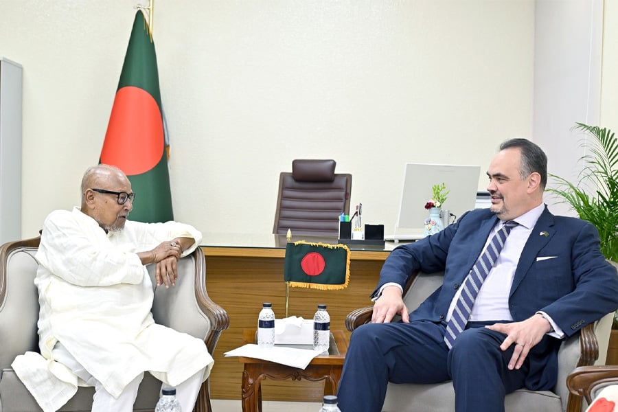 নজরুল ইসলাম খান-মার্কিন রাষ্ট্রদূত ব্রেন্ট টি. ক্রিস্টেনসেন। ছবি: ভিওডি বাংলা