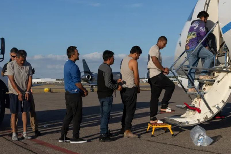 ২০২৫ সালে ১ লাখেরও বেশি ভিসা বাতিল করেছেন ট্রাম্প