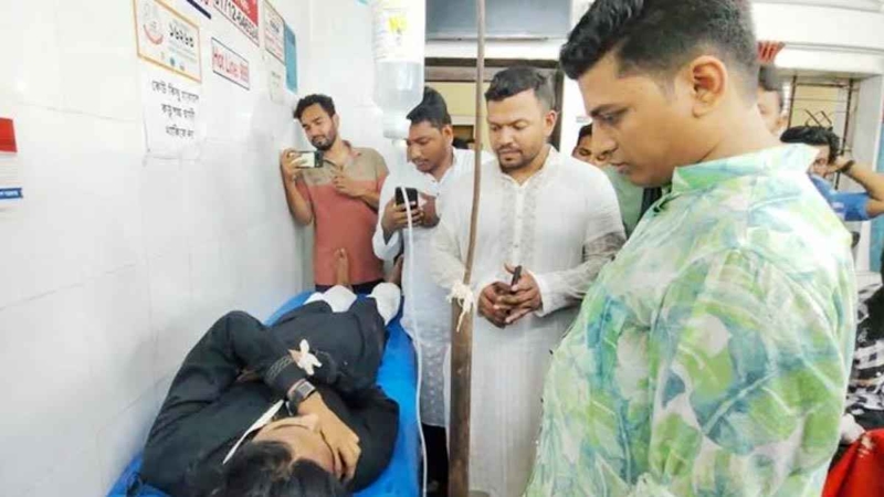 হাসপাতাল ঢুকে বৈষম্যবিরোধী আন্দোলনের নেতাসহ ১০ জনকে পিটুনি