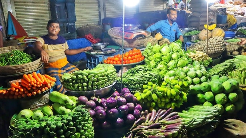 বাজার জমে ওঠেনি, মাছ-সবজির দাম কম