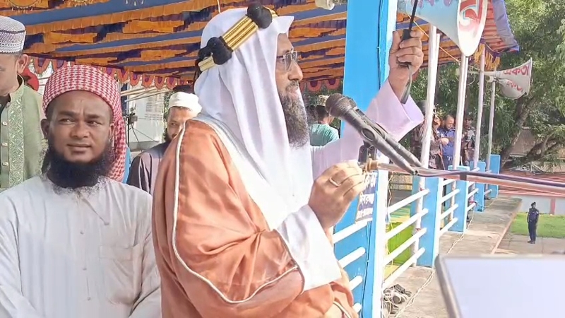 শোলাকিয়ায় দেশের সবচেয়ে বড় ঈদ জামাত অনুষ্ঠিত