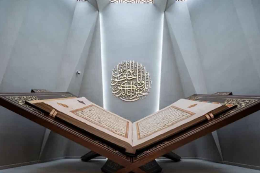 মক্কায় বিশ্বের সবচেয়ে বড় হাতে লেখা কোরআন প্রদর্শনী