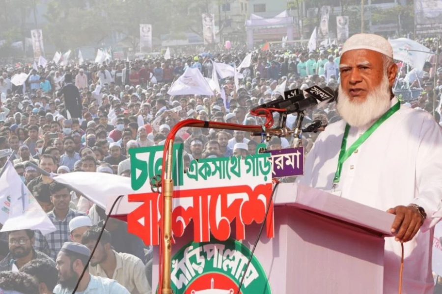 সাধারণ মানুষ থেকে ব্যবসায়ী ও ফুটপাতে ভিক্ষুকও চাঁদাবাজির শিকার