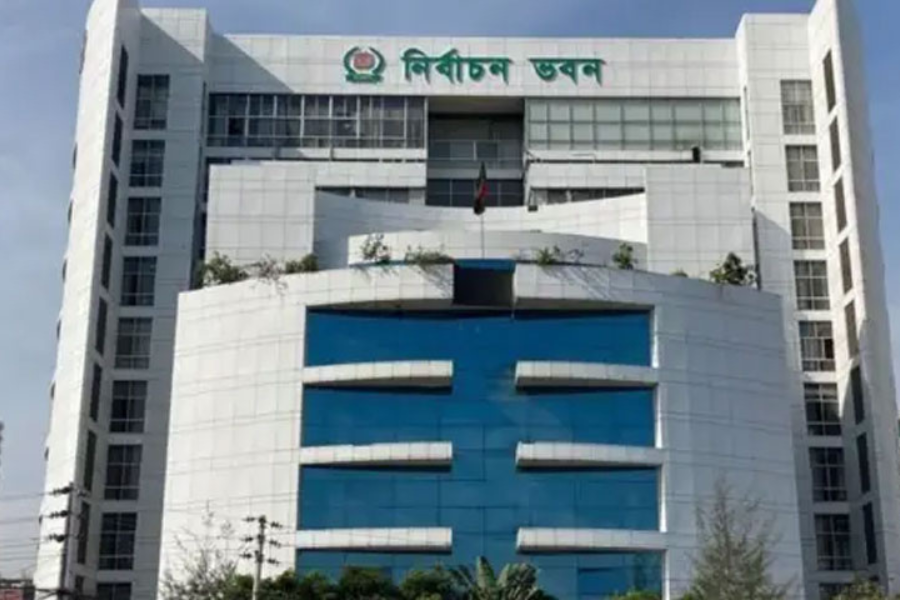 মোবাইল না নেওয়ার সিদ্ধান্ত প্রত্যাহারের আশ্বাস ইসির