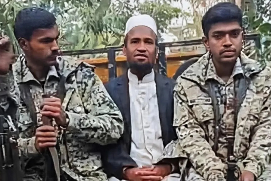 টাকাসহ আটক জেলা জামায়াতের দুই আমির