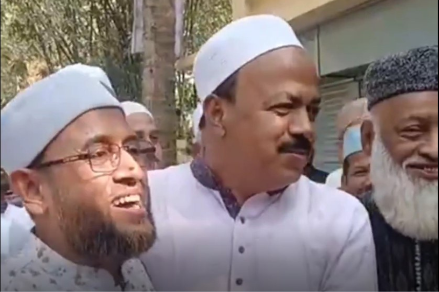 প্রতিদ্বন্দ্বী জামায়াত প্রার্থীর সাথে সৌজন্য সাক্ষাৎ করেছেন আসলাম চৌধুরী