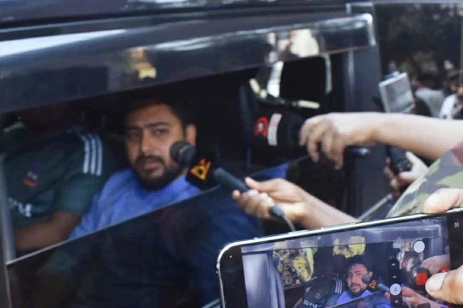 শপথ নিতে সংসদ ভবনে নাহিদ, আখতার ও হাসনাত