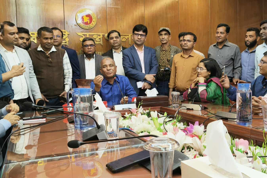 দায়িত্ব শেষে অবশ্যই দেশে থাকতে চাই: স্বরাষ্ট্র উপদেষ্টা