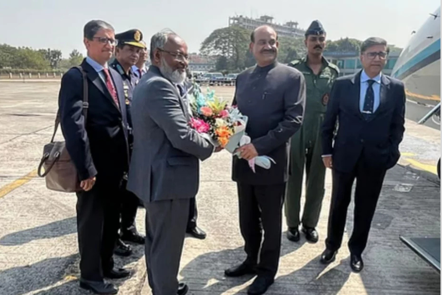 ঢাকায় এসেছেন ভারতের লোকসভার স্পিকার ও পররাষ্ট্র সচিব
