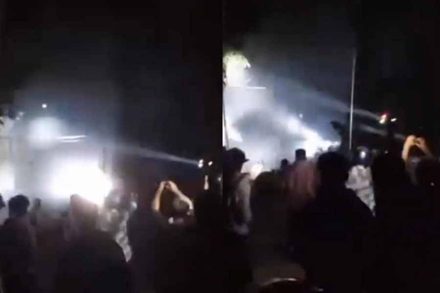 টর্চ লাইট জ্বালিয়ে দু’পক্ষের সংঘর্ষ, শতাধিক বিস্ফোরণ