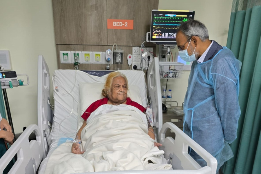 বিএনপির স্থায়ী কমিটির সদস্য সেলিমা রহমানকে দেখতে গেলেন ডা. রফিক