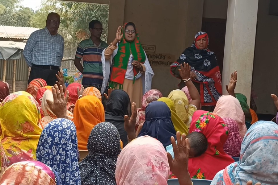 সংরক্ষিত আসনে মনোনয়ন প্রত্যাশায় সায়েমা খাতুনের উঠান বৈঠক