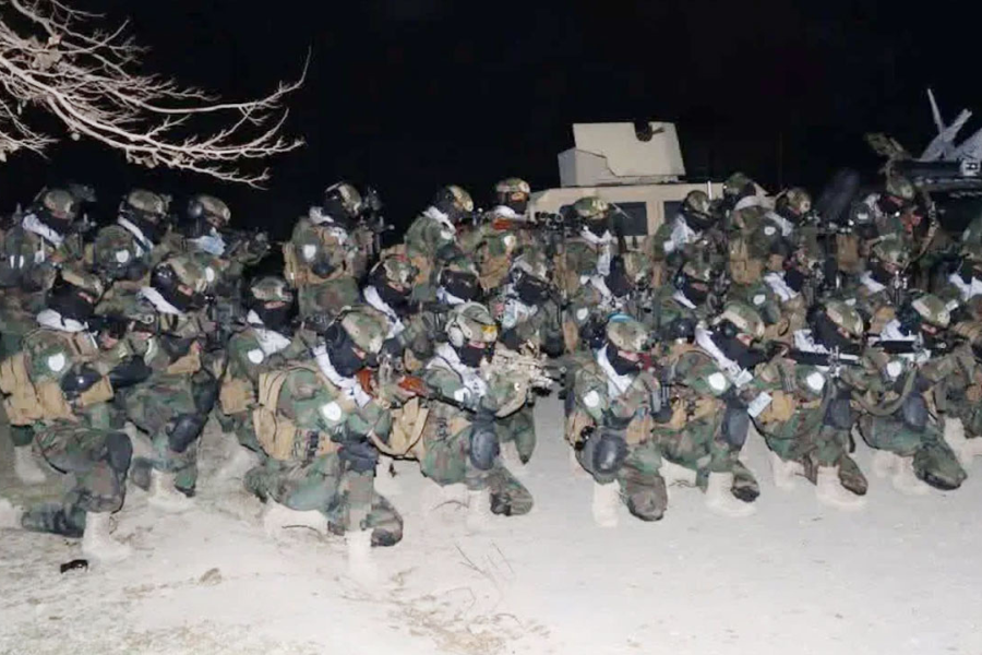 পাকিস্তানকে মোকাবিলায় ‘সুইসাইড স্কোয়াড’ গঠন করছে আফগানিস্তান