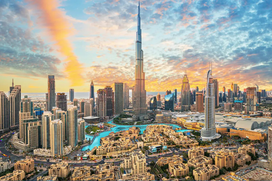 দুবাইয়ে বিকট বিস্ফোরণের শব্দ, আগুন-ধোঁয়ায় আতঙ্ক