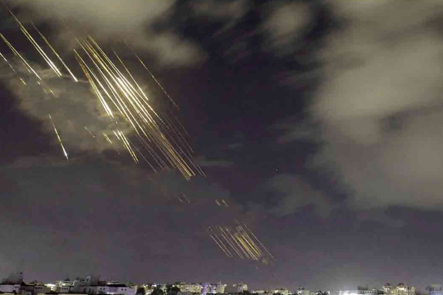 ইসরায়েলে ক্লাস্টার বোমা হামলা চালিয়েছে ইরান