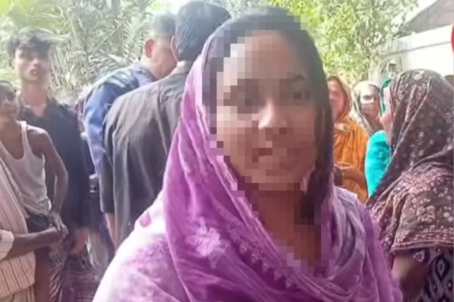 স্ত্রীর স্বীকৃতির দাবিতে সেনাসদস্যের বাড়িতে যুবতীর অবস্থান