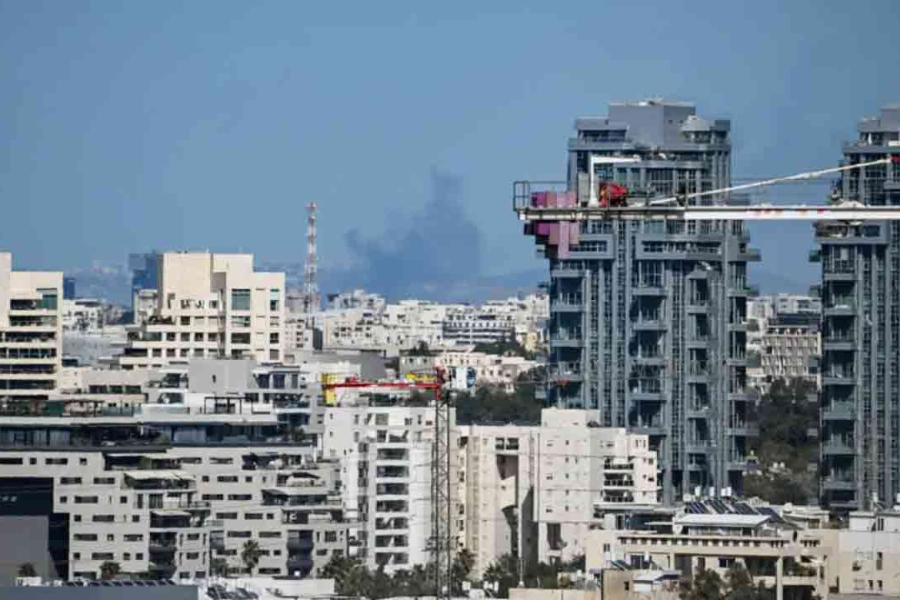 ইরানের হামলায় তেল আবিবে ভয়াবহ বিস্ফোরণ