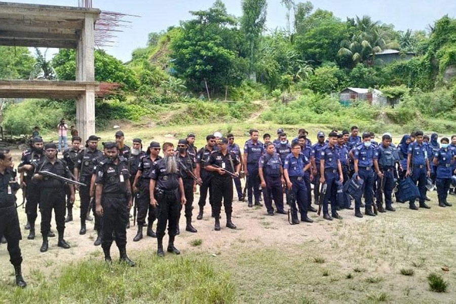 সলিমপুরে আইন-শৃঙ্খলা বাহিনীর ৩ হাজার সদস্যের অভিযান, আাটক ১২