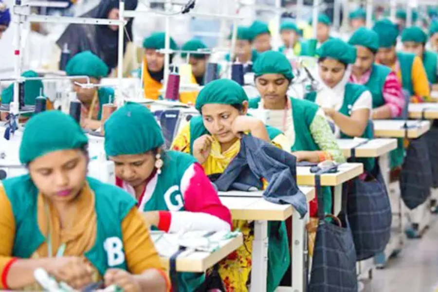 ধাপে ধাপে ছুটি হবে পোশাক কারখানা