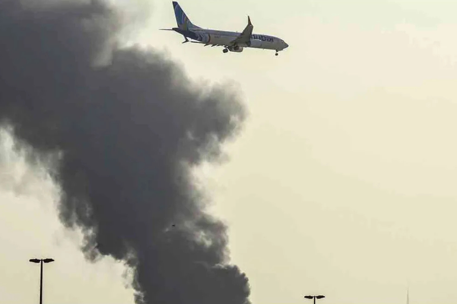 আরব আমিরাতে ইরানের ড্রোন হামলা, ভবনে আগুন