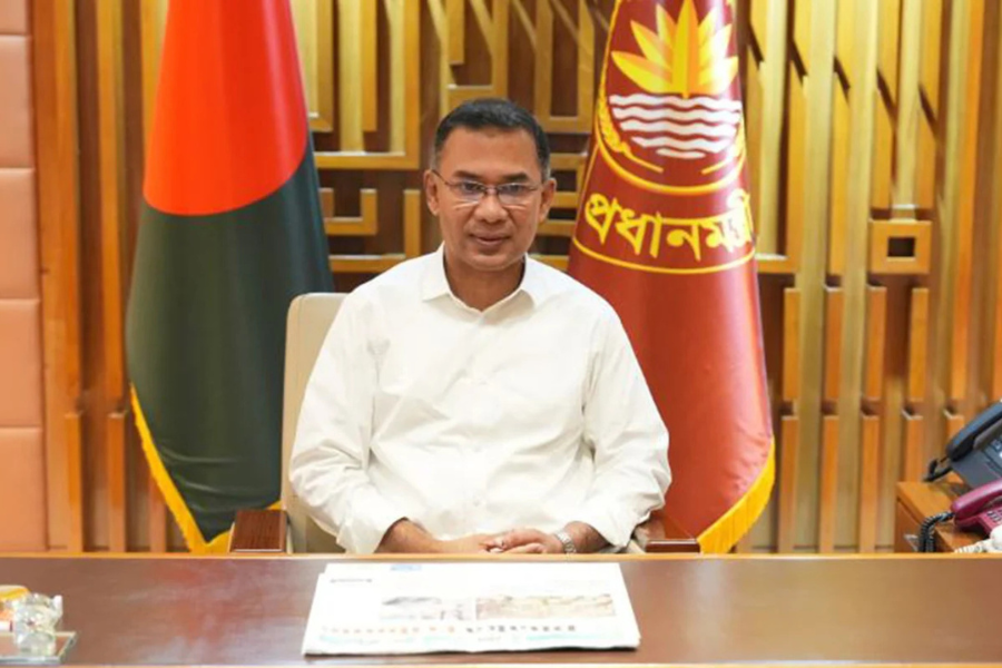 গুলশানে বাসভবন থেকে সরকারি জরুরি কাজ করছেন প্রধানমন্ত্রী