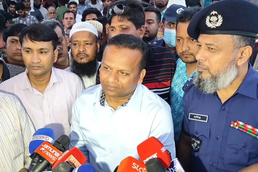 ঢাকামুখী যাত্রীদের নিরাপত্তাই এখন প্রধান লক্ষ্য: নৌপরিবহন প্রতিমন্ত্রী