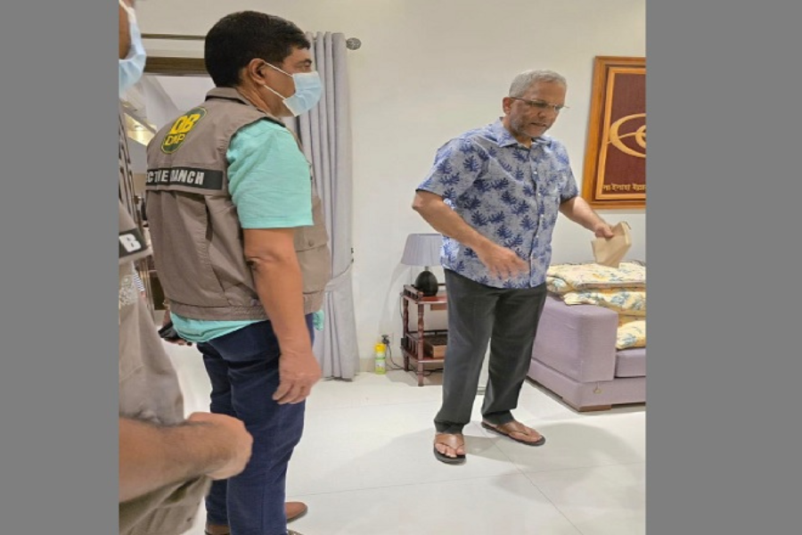 মামুন খালেদকে ৫ দিন হেফাজতে পেয়েছে ডিবি, চলবে জিজ্ঞাসাবাদ