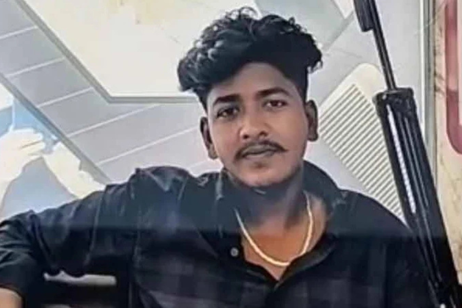 বাড়িতে ঢুকে যুবককে গুলি করে হত্যা