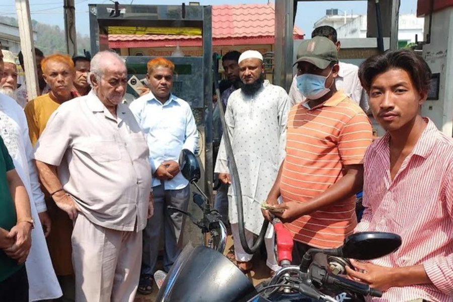 বান্দরবানের বন্ধ তেলের পাম্প পুনরায় চালু