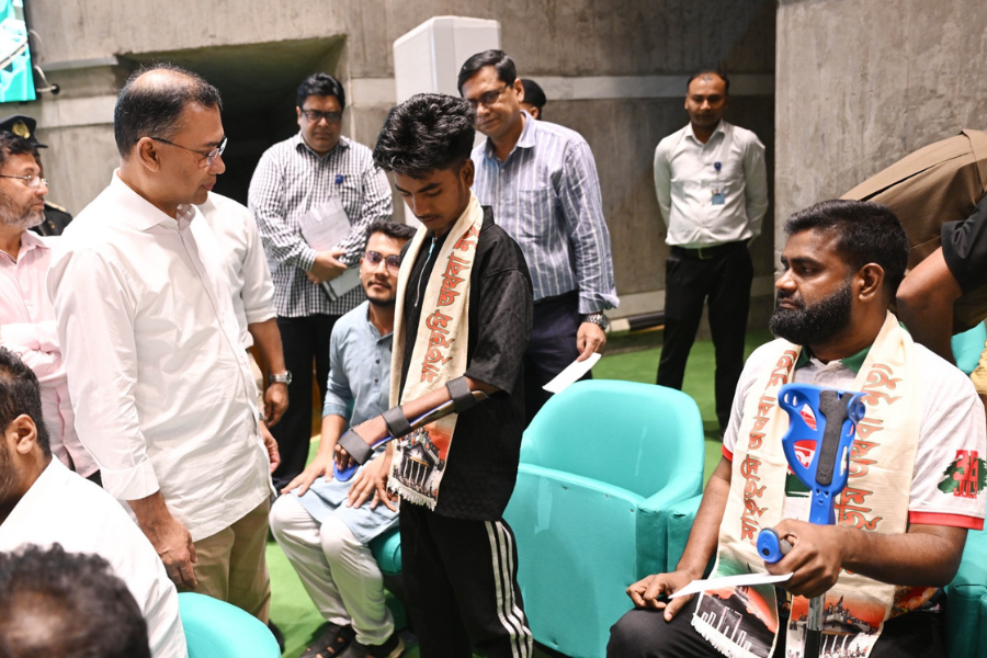 সংসদে শহীদ পরিবার ও আহতদের সঙ্গে দেখা করলেন প্রধানমন্ত্রী