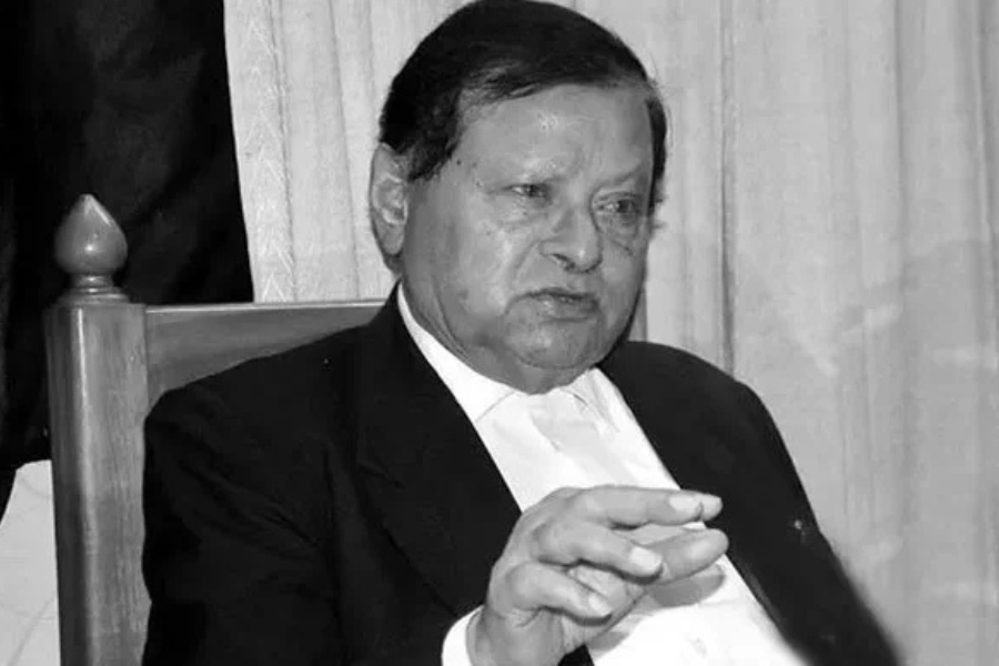 সাবেক আইনমন্ত্রী শফিক আহমেদ আর নেই