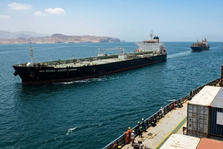 ইরানের উপসাগরীয় সব বন্দর অবরুদ্ধ করল যুক্তরাষ্ট্র