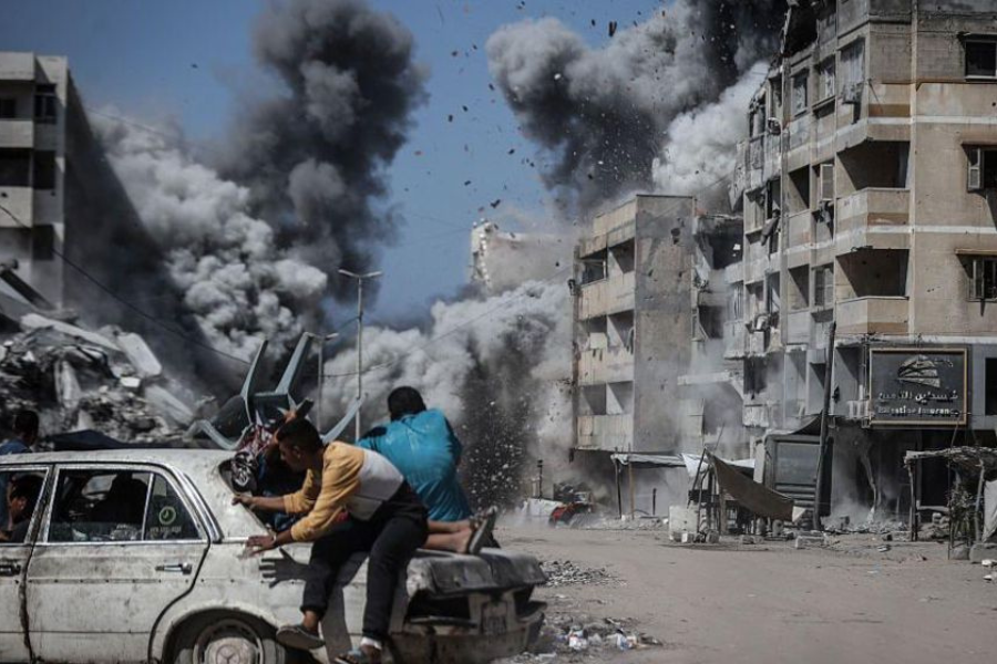 গাজায় শরণার্থী শিবিরে ইসরাইলের হামলা, শিশুসহ নিহত ৪