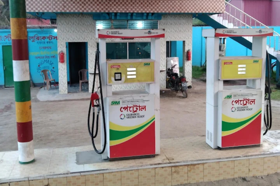 গৌরীপুরে জ্বালানি তেল বিক্রি তদারকিতে ফিলিং স্টেশনে ট্যাগ অফিসার নিয়োগ