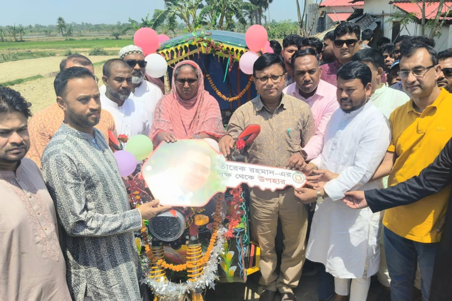 অসহায় টুলি বেগমের পাশে প্রধানমন্ত্রী, পৌঁছাল উপহার