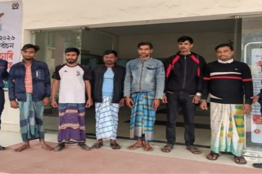 গোবিন্দগঞ্জে পুলিশের উপর হামলায় আসামিদের ২ দিনের রিমান্ড