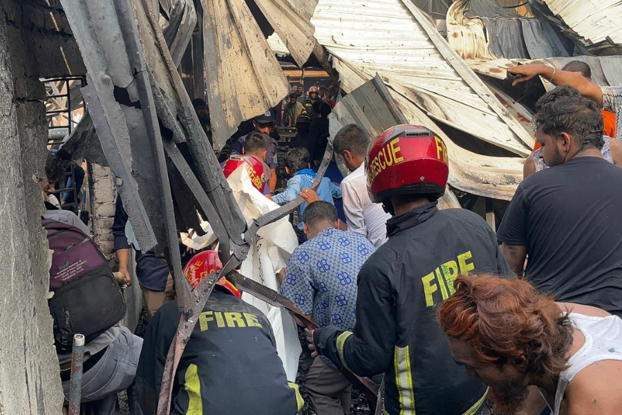 কেরানীগঞ্জে গ্যাস লাইটার কারখানায় আগুন, নিহত ৫