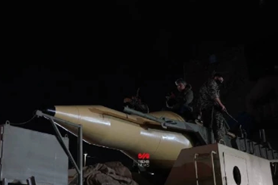 উত্তেজনার মাঝে ইরানের শহরজুড়ে ব্যালিস্টিক ক্ষেপণাস্ত্র প্রদর্শন