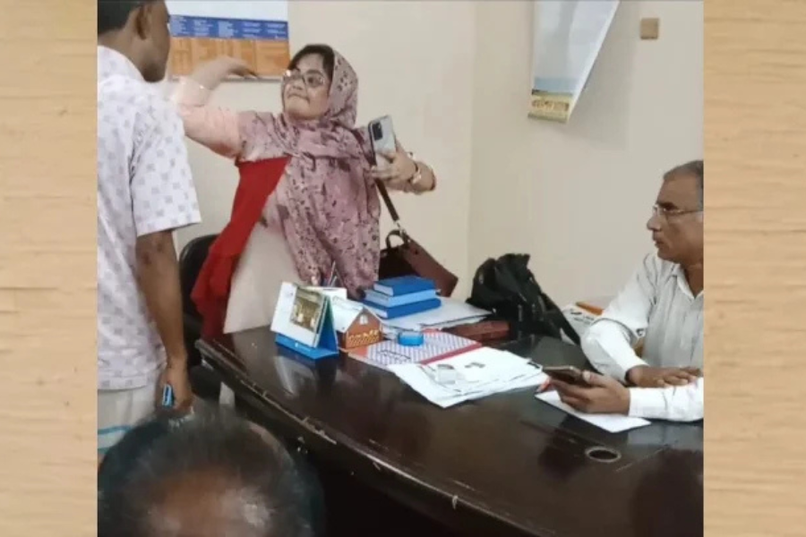 বিএনপি নেতার মারধরের আগে শিক্ষিকার সেই অপ্রকাশিত ছবি প্রকাশ্যে