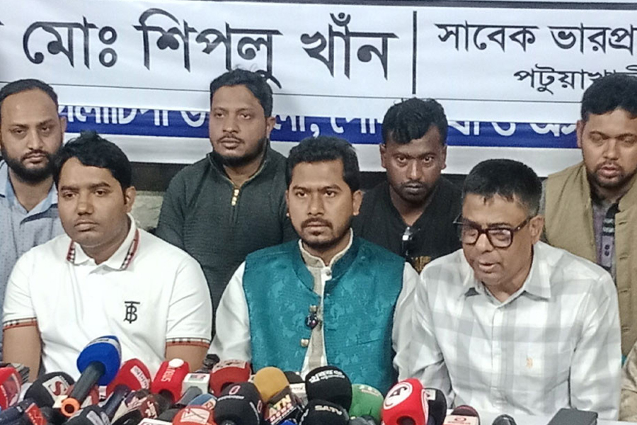 নেতাকর্মীদের হুমকি ও হামলার অভিযোগ নুরুল হক নুরের