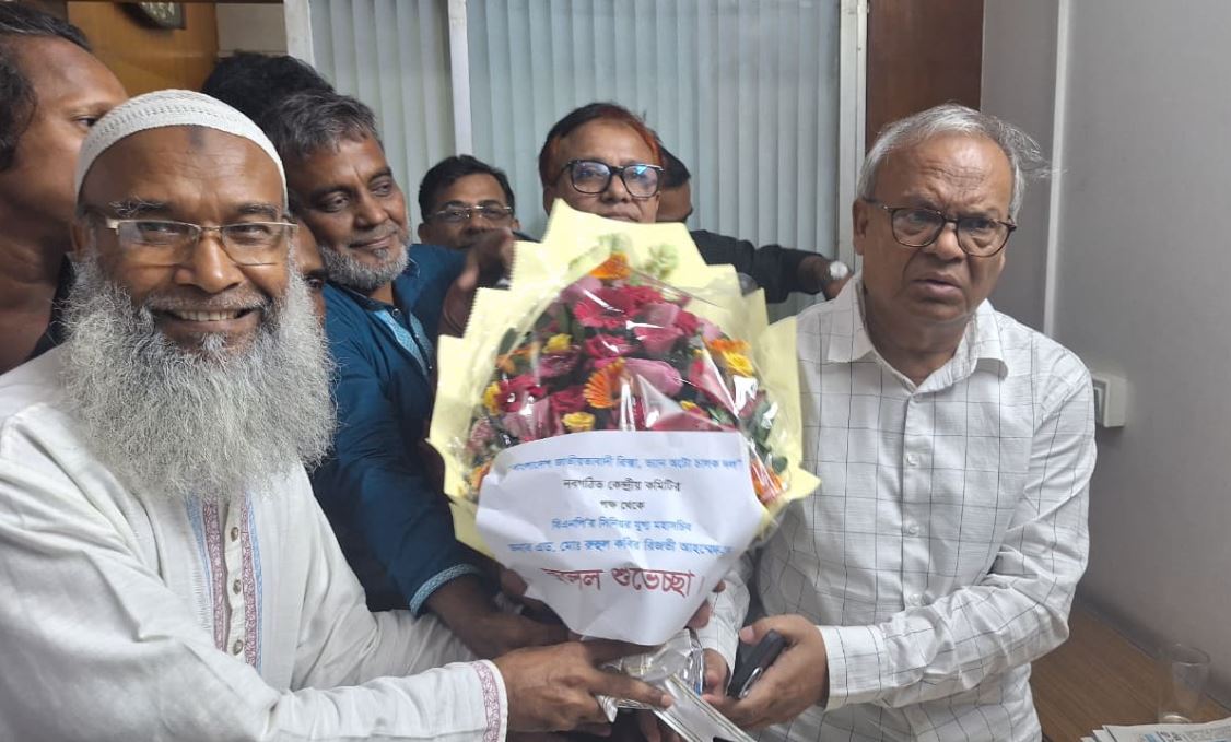 রিজভীকে রিক্সা, ভ্যান অটো চালক দলের ফুলেল শুভেচ্ছা