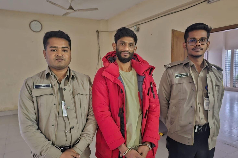 ১০ কেজি গাজা ও নগদ অর্থসহ মাদক কারবারি গ্রেপ্তার