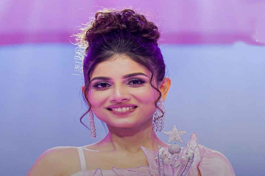 সেরা সুন্দরী বিদুষী বর্ণিতা