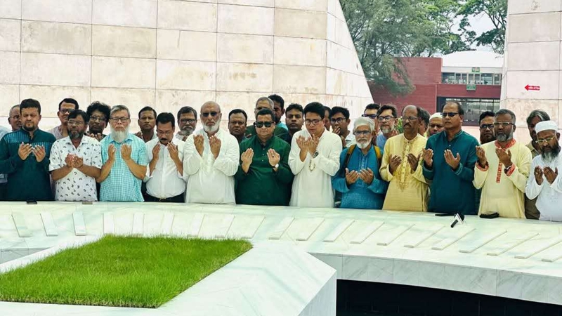 জিয়াউর রহমানের সমাধীতে জেডআরএফের ফাতিহা পাঠ